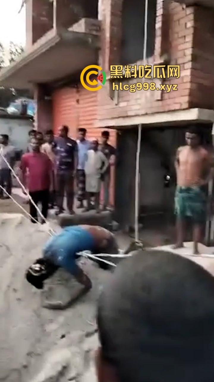 孟加拉男子盖房误触高压线 人当场烤熟 外焦里嫩的看得人头皮发麻-5