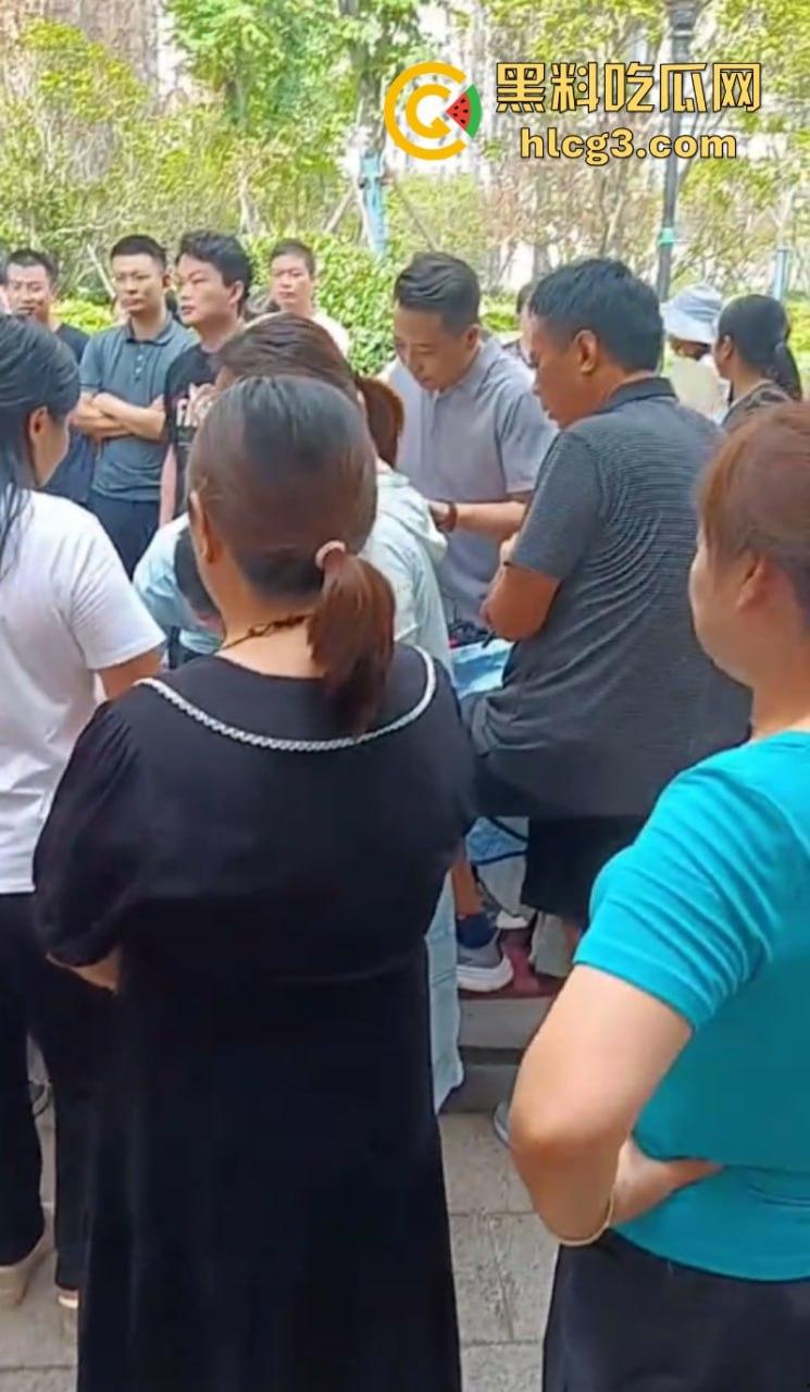 电梯刚交付一年!业主被困电梯扒门自救坠井身亡!-8