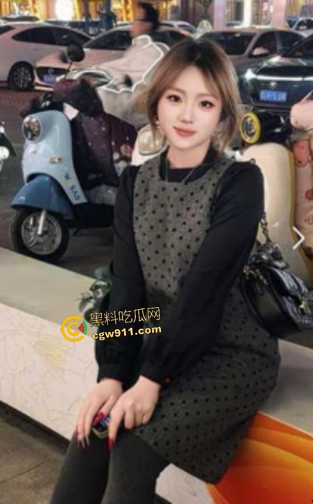 华中科技大学研究生【李芸云】淫乱女王，脸穴同框喷泉，和男友狂欢，小菊花一张一合，淫值拉满！-5