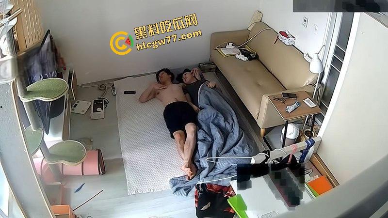 家里装了监控，意外拍到小两口的动物本能，地毯上那一套，这枸杞不白吃了！-6