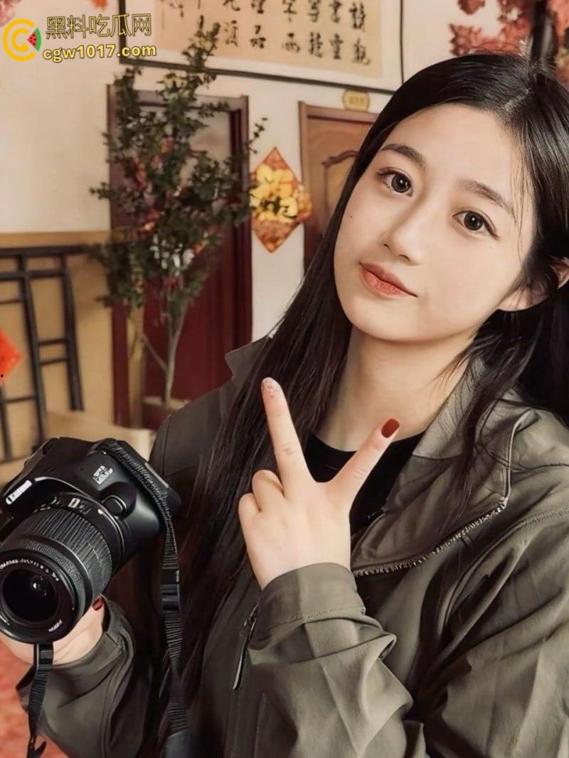 山西科技大学高颜值校花【张佳慧】性爱视频曝光,肥臀翘得像蜜桃,男友狠干嫩穴浪叫连连高潮不止!-1