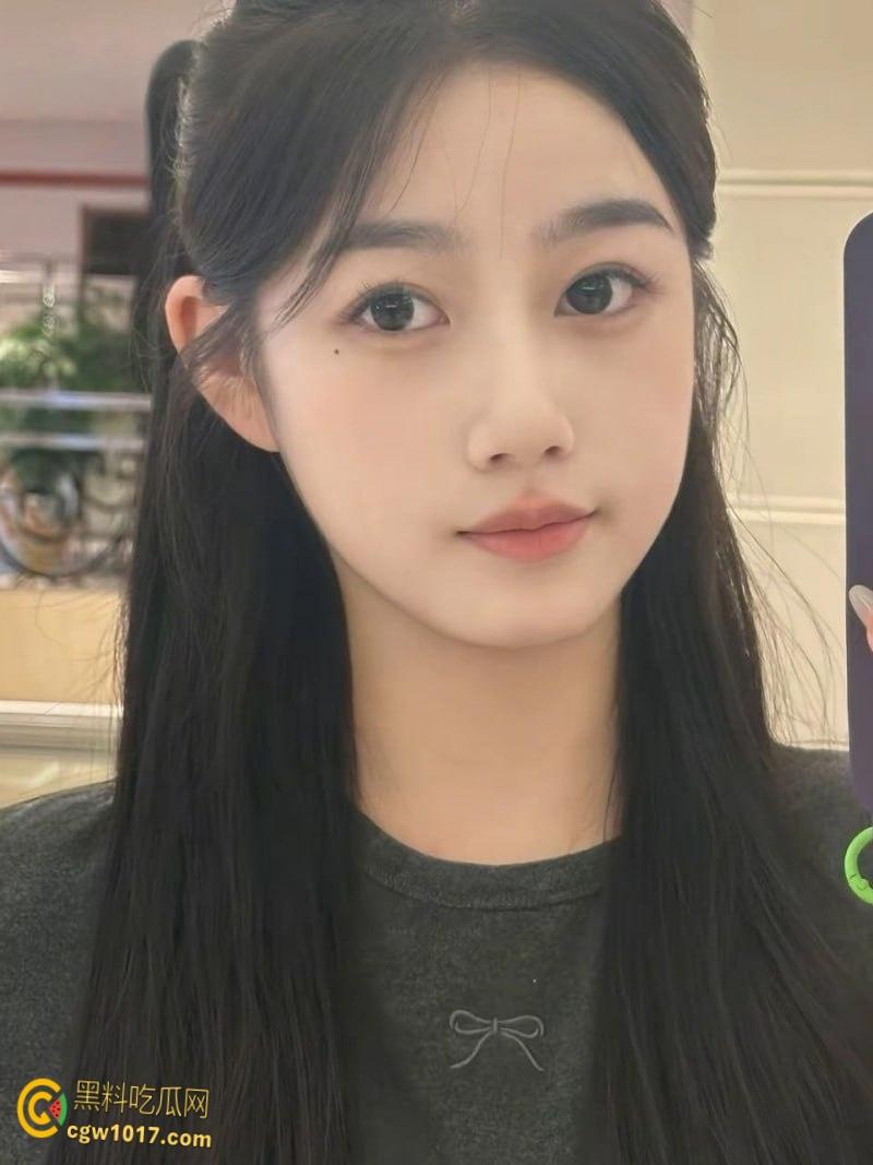 山西科技大学高颜值校花【张佳慧】性爱视频曝光,肥臀翘得像蜜桃,男友狠干嫩穴浪叫连连高潮不止!-3