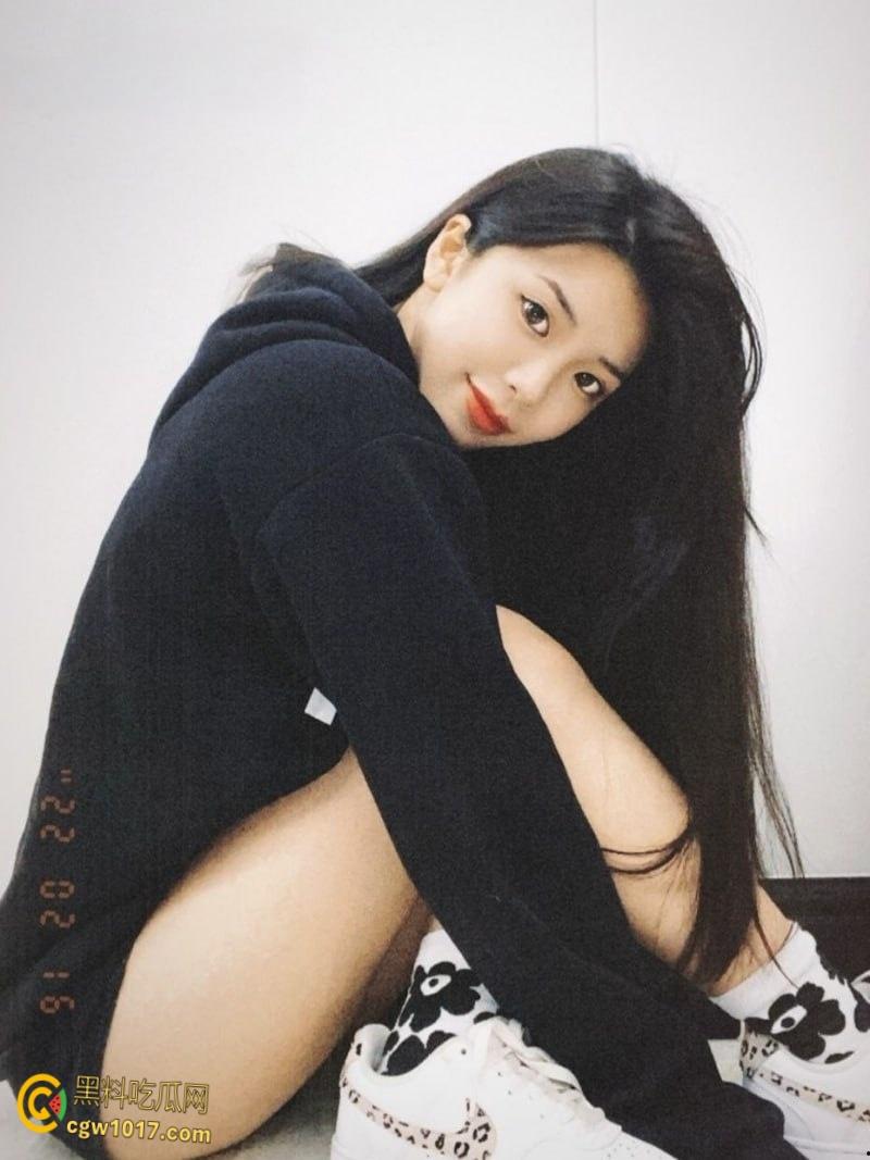 山西科技大学高颜值校花【张佳慧】性爱视频曝光,肥臀翘得像蜜桃,男友狠干嫩穴浪叫连连高潮不止!-6