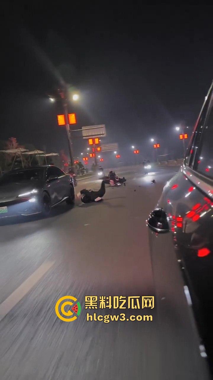 小伙用命演绎春风摩托视频，360度托马斯直接飞上天，升格镜头记录最后一刻，玩命操作震撼全网！-1