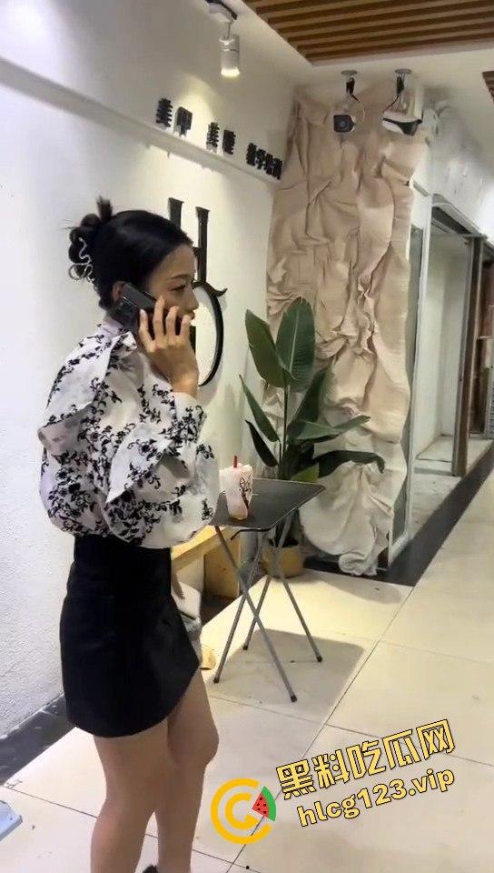 瓜友抓小三现场，广西婊子知三当三！贱人终究逃不过，捉奸现场太文明了？-7