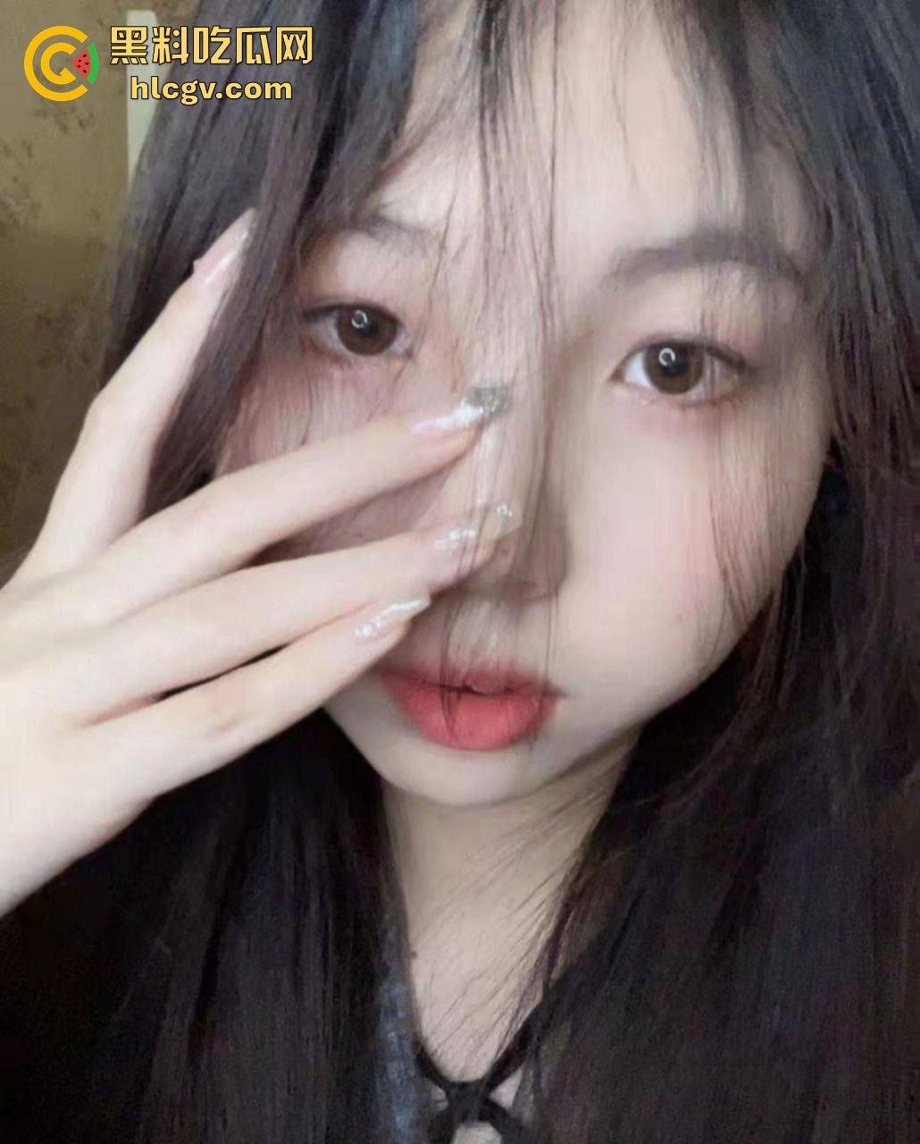 武汉会计学院学妹李婉儿羞涩外表下的反差翻车！自拍掰开粉嫩骚逼，淫水四溢视频外流！-3