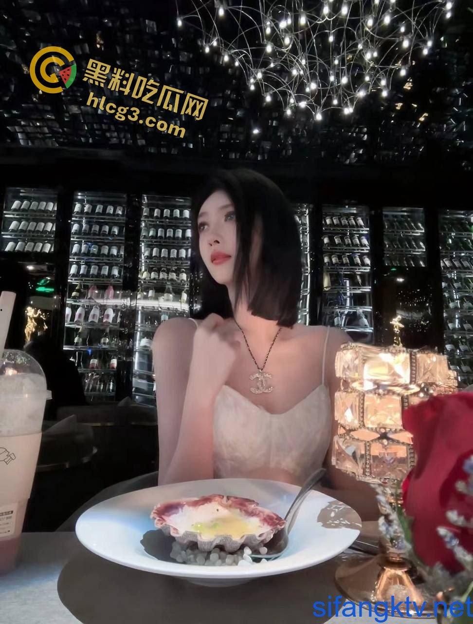 【校园秘闻】艺术学院大三舞蹈生情趣制服COS狂野性爱，姨妈期间高潮暴露！-8