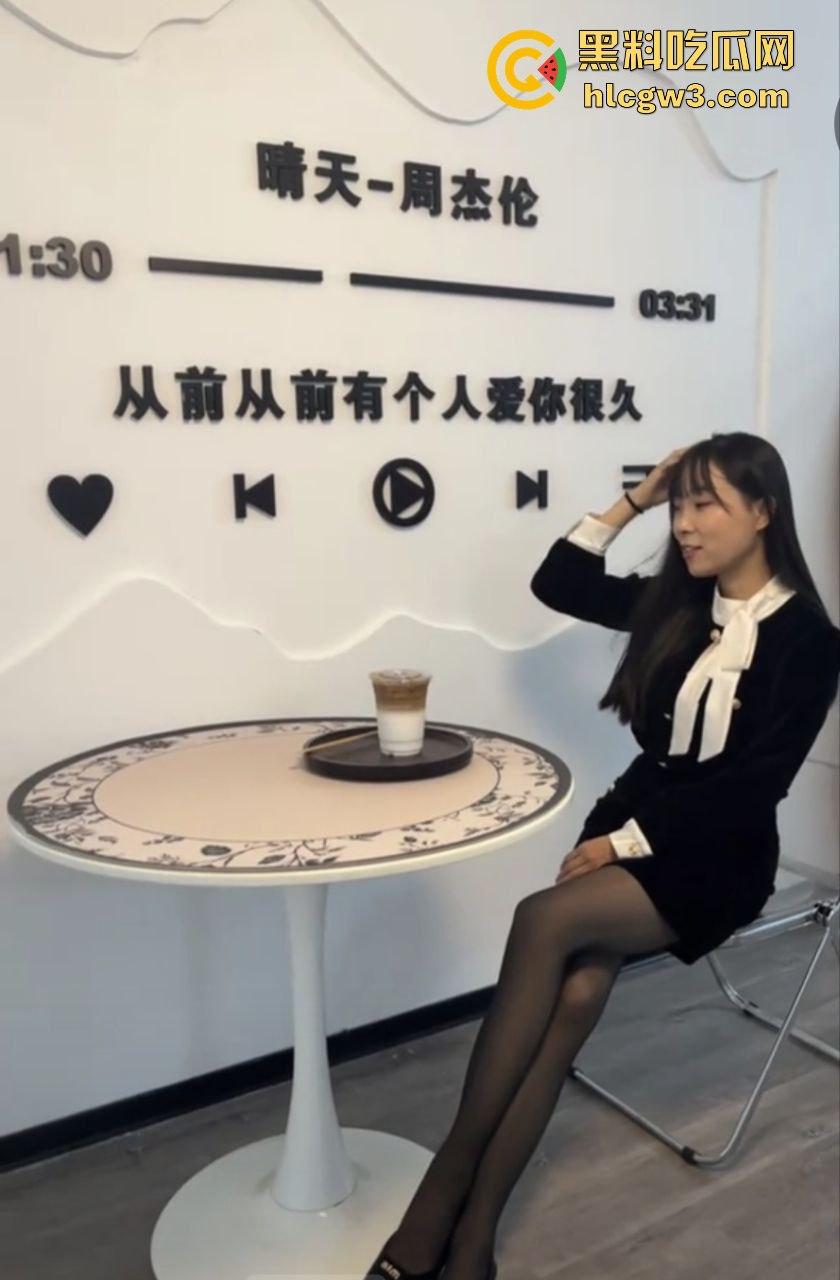 宁波反差校花『欧阳静茹』堕落诱惑 黑丝魅魔楼梯露出，纹身母狗被男友虐肏3P调教视频全流出！-10