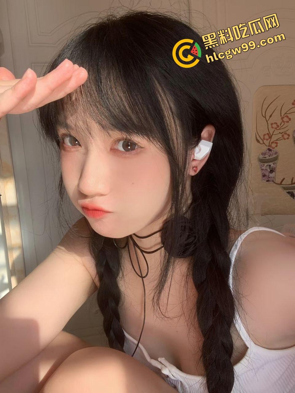 湖北艺术职业清纯双马尾JK少萝【姚婷】被金主对镜淫荡后入,女上位嫩臀夹吸肉棒享受!独家曝光流出!-2