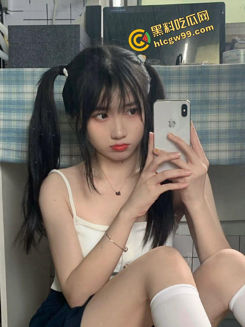 湖北艺术职业清纯双马尾JK少萝【姚婷】被金主对镜淫荡后入,女上位嫩臀夹吸肉棒享受!独家曝光流出!-4