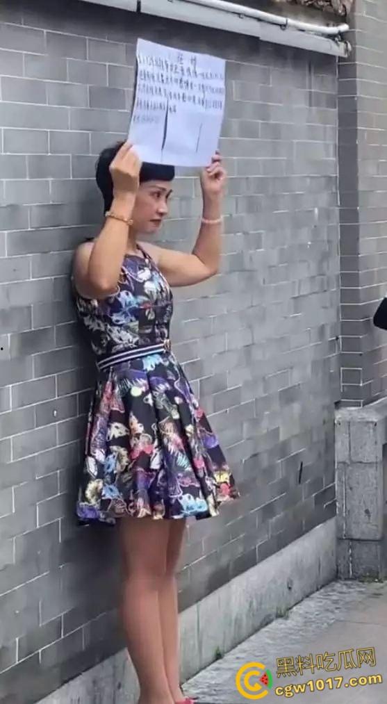 广东52岁富婆街头在线征婚大屌男，自称可给700万彩礼，骚逼常年未滋润渴望性爱，有意联系！-1