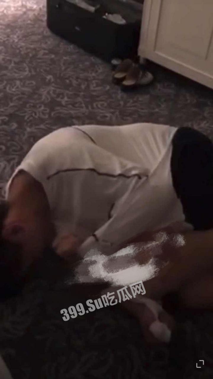 张恒出轨被抓包失控发疯 张恒被郑爽捉奸视频曝光 满地打滚撕衣服精神失常 网友：疑似嗑药-3