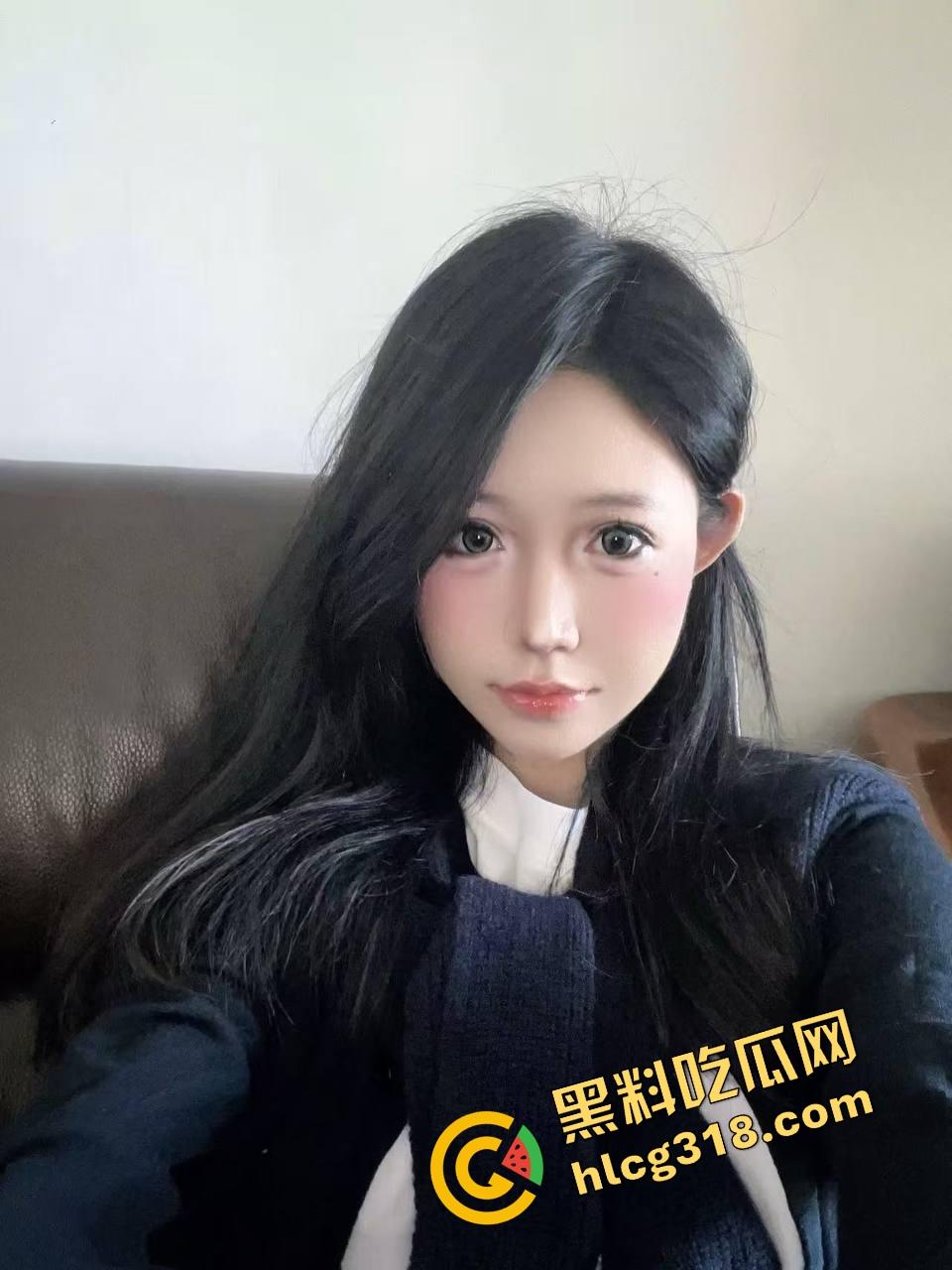 常去正规按摩店挑熟练技师，没想到这次技师小妹被我撩到神魂颠倒，冒险直接骑上我的大鸡鸡！-1