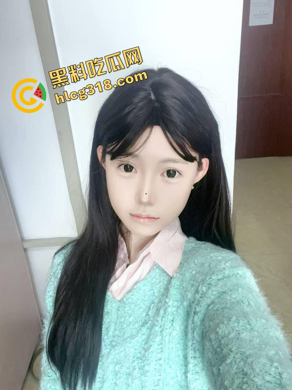 常去正规按摩店挑熟练技师，没想到这次技师小妹被我撩到神魂颠倒，冒险直接骑上我的大鸡鸡！-4