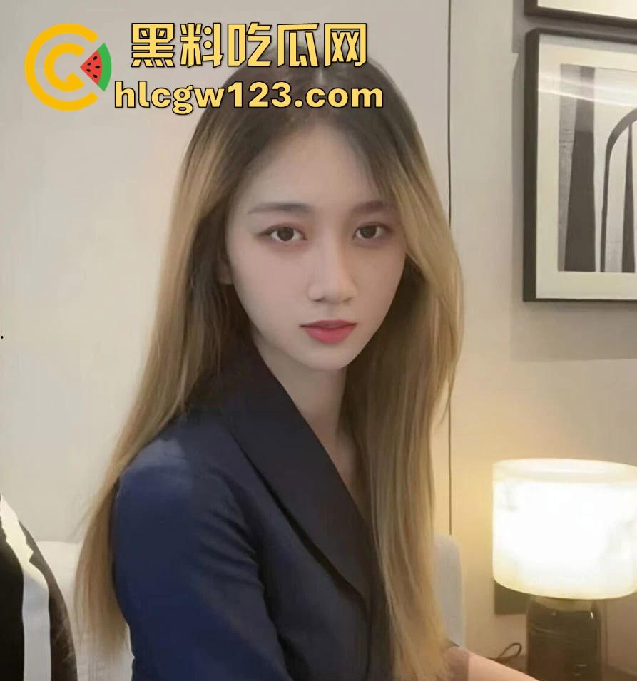 佛山顺德锐府地产女销冠【程圆】极品黑丝诱惑，精准勾引客户后进入，订单拿到手软，不愧是销冠！-5