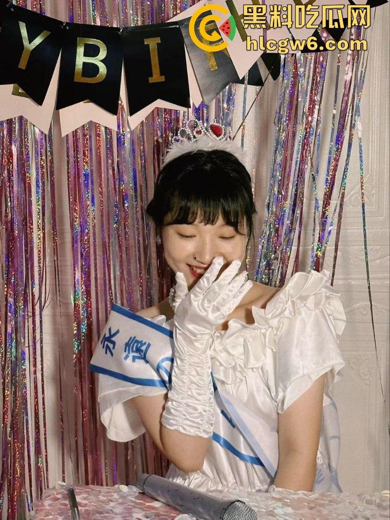 重庆工程学院骚货【陈润梅】与男友同居自摄洗澡做爱视频 本想记录美好恋爱生活 没想到分手被曝光！-1