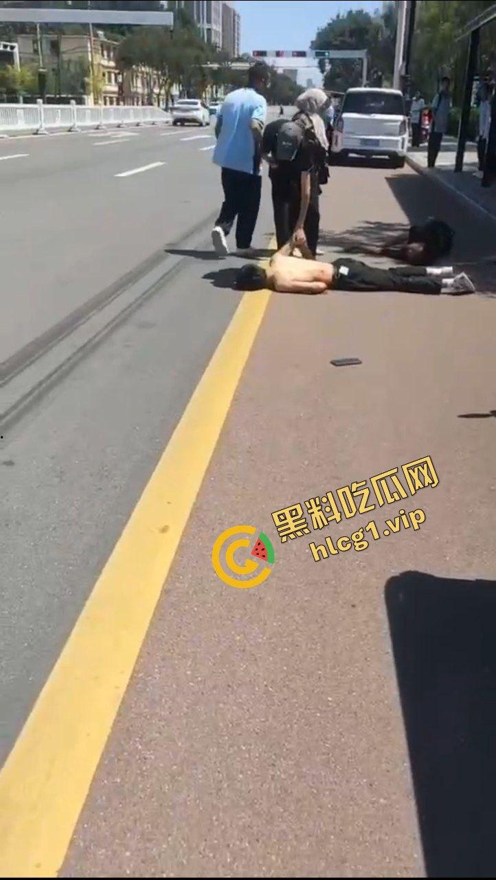 甘肃平凉捅人事件！5个精神小伙围堵1个高三学生 利用管制刀具反杀1人！致2人重伤 3人逃跑！-6