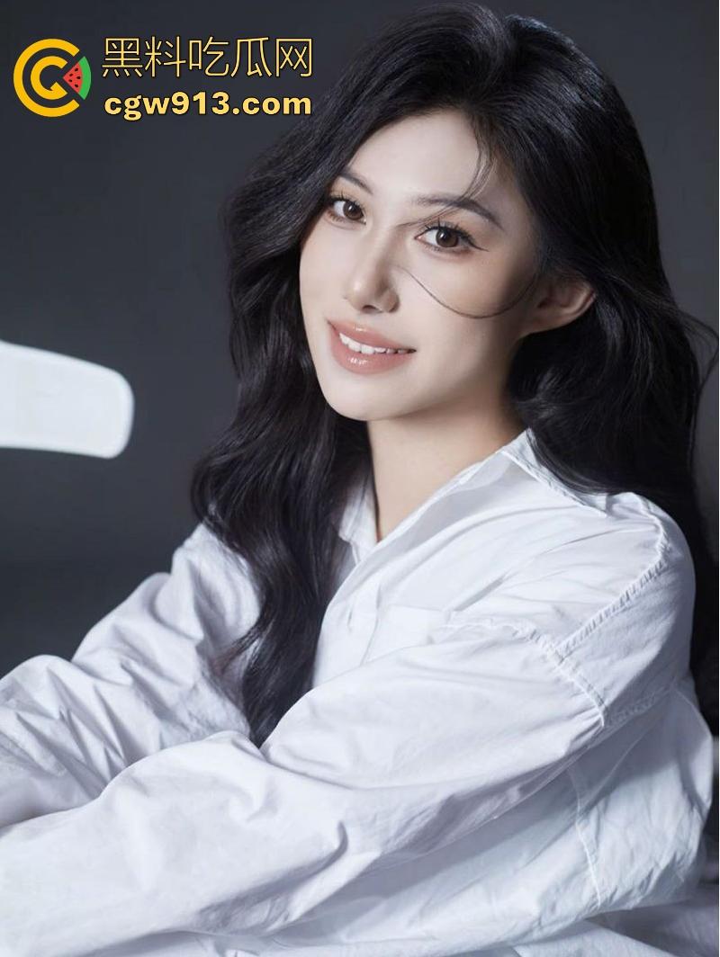 湖南大学【赵雅梓】纤细腰肢，妖娆身材在床上扭动，眼神迷离勾魂，翘臀高撅迎合后入猛插！-3