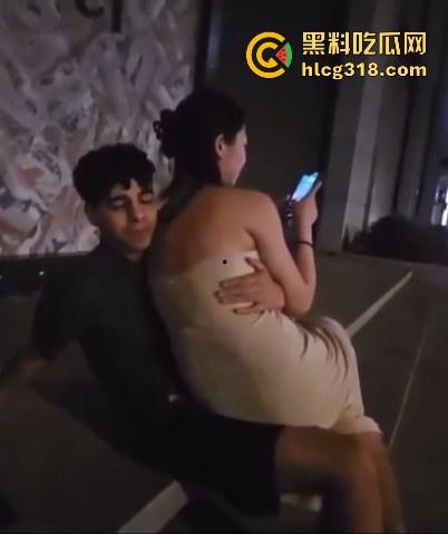 巴西牛排具象化，印度旅游博主偶遇摩洛哥男子搂抱中国女友，男子回答称中国女人是世界上最好追的女人！-4