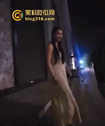 巴西牛排具象化，印度旅游博主偶遇摩洛哥男子搂抱中国女友，男子回答称中国女人是世界上最好追的女人！-7