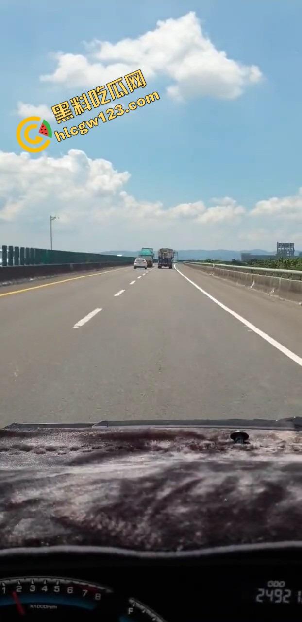 保时捷最佳宣传片！大奶妹子全裸趴身上口爆，80码高速路上舔到精尽人亡，绝世口技嗦声盖过发动机！-10