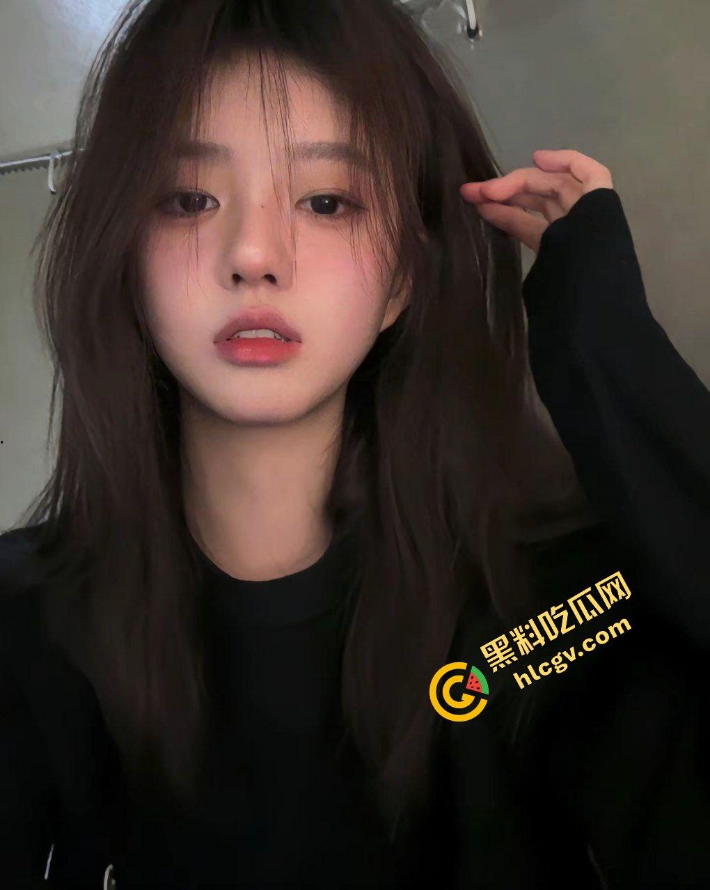 抖音清纯模特尤物美妆博主『athreeawc』89万粉女网红 与大哥开房口交遭泄密流出 独家曝光-2