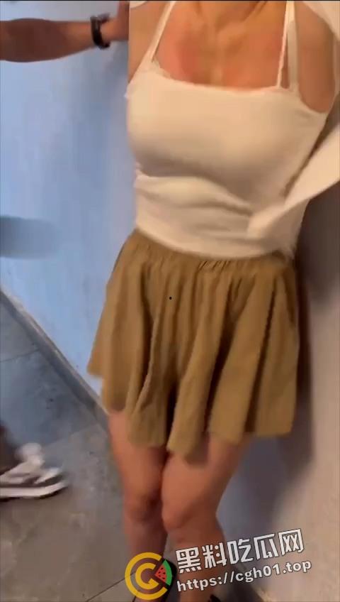 虐胸纯享版！拖鞋打胸 越打越红 小姐姐撕心裂肺的叫声 这乳腺都要打烂了吧-6