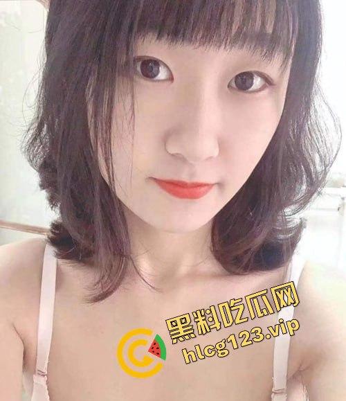 湖北民族师范学院清纯女学生『唐佳怡』性爱自拍遭渣男前男友曝光！解胸罩露出大奶子！后入抽插淫叫不断！-7