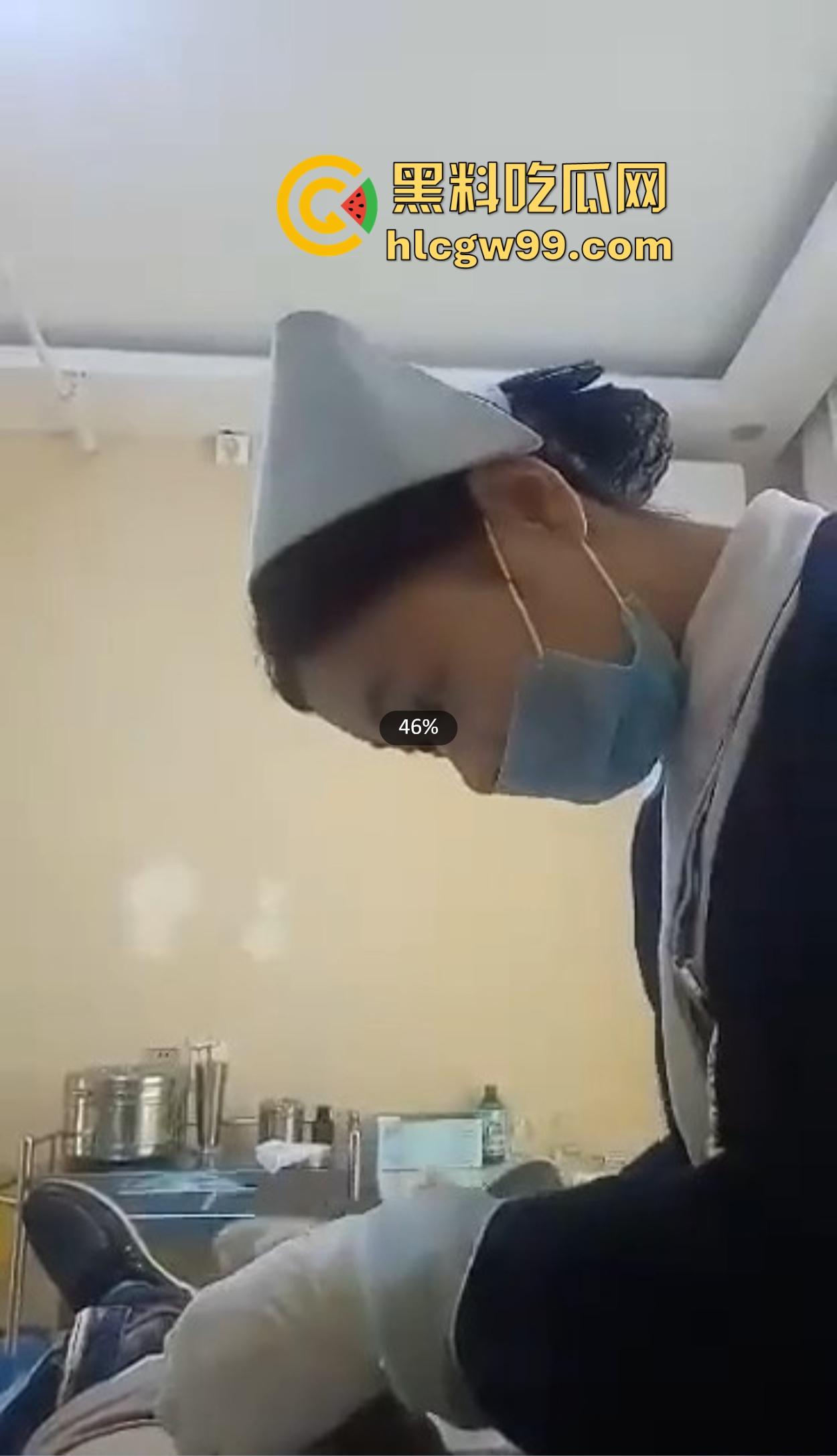 剃毛包扎变硬了？男科医院小护士手法太温柔，患者鸡巴直接顶起越摸越硬，她一句话直接把患者整破防！-2