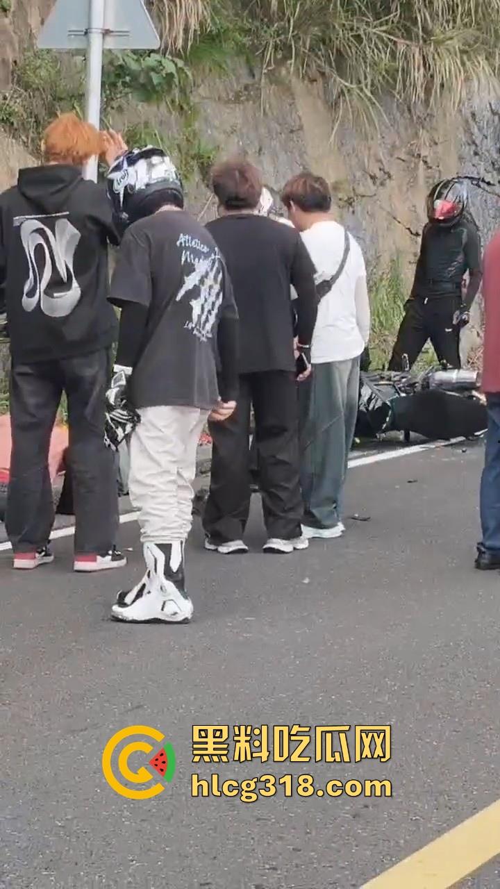 某秋名山公路发生严重车祸，机车少年终究付出代价，还要不要买GTR了少年！-8