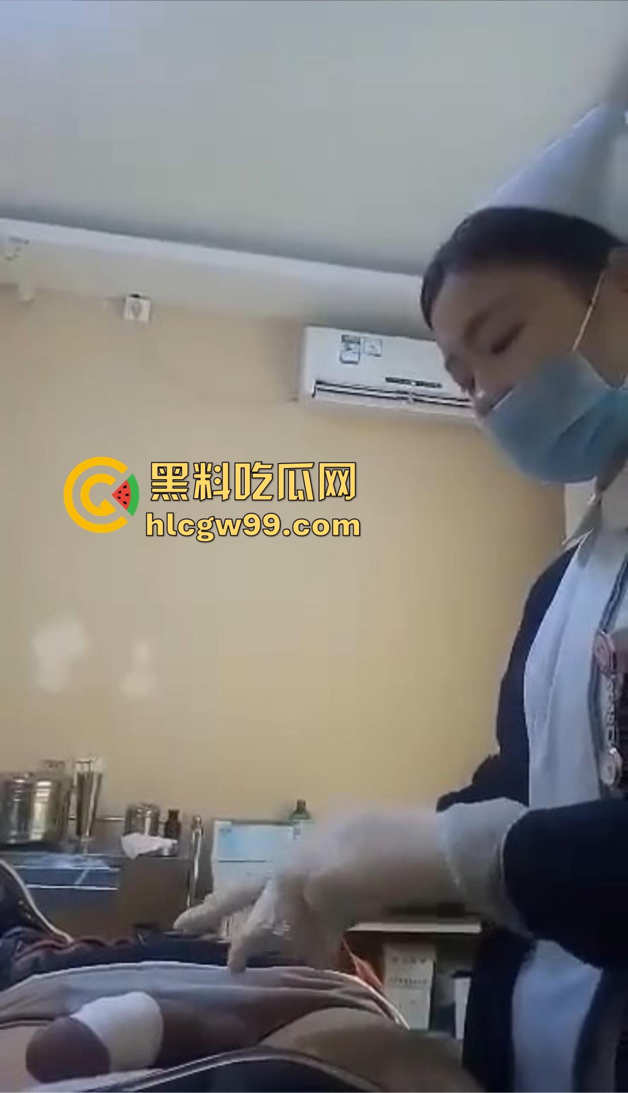 剃毛包扎变硬了？男科医院小护士手法太温柔，患者鸡巴直接顶起越摸越硬，她一句话直接把患者整破防！-7