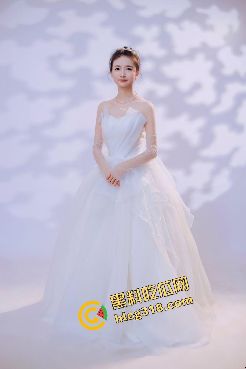 出轨上头后被玩成牲口,已婚白衣人妻『林妍』沦为情欲母狗,夜夜被炮友爆操调教,蹲地舔棒成奴隶!-3