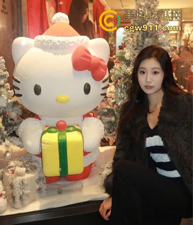 成都高颜值尤物【李曦奕】被男友双指扣穴狂插淫水四溢喷溅，口交深喉后入女上骑轮番上阵，十足的性瘾母狗！-6