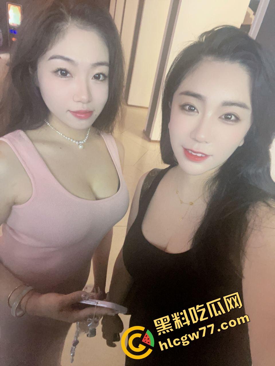 上海母女淫乱日常泄密炸裂，风韵少妇携女娇天天跟老公操逼玩3P，母女双飞伺候鸡巴！-2