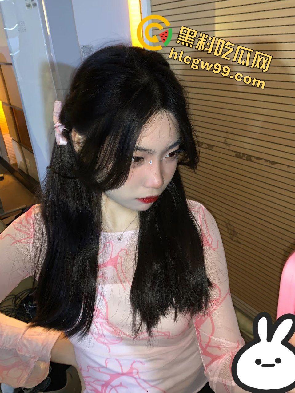 九江学院反差女大学生【冯婉颖】放假在家尝试SM，玩具奶夹发骚露奶夹奶头！独家曝光流出！-1