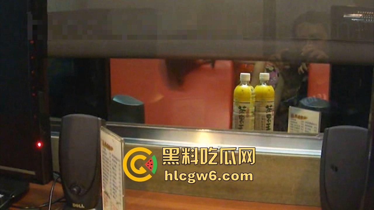 网咖小包厢变成炮房 佛山电竞情侣不拉窗帘就开干现场直播口交操逼 茶里王成了背景板全程陪看麻烦结下广告费！-5