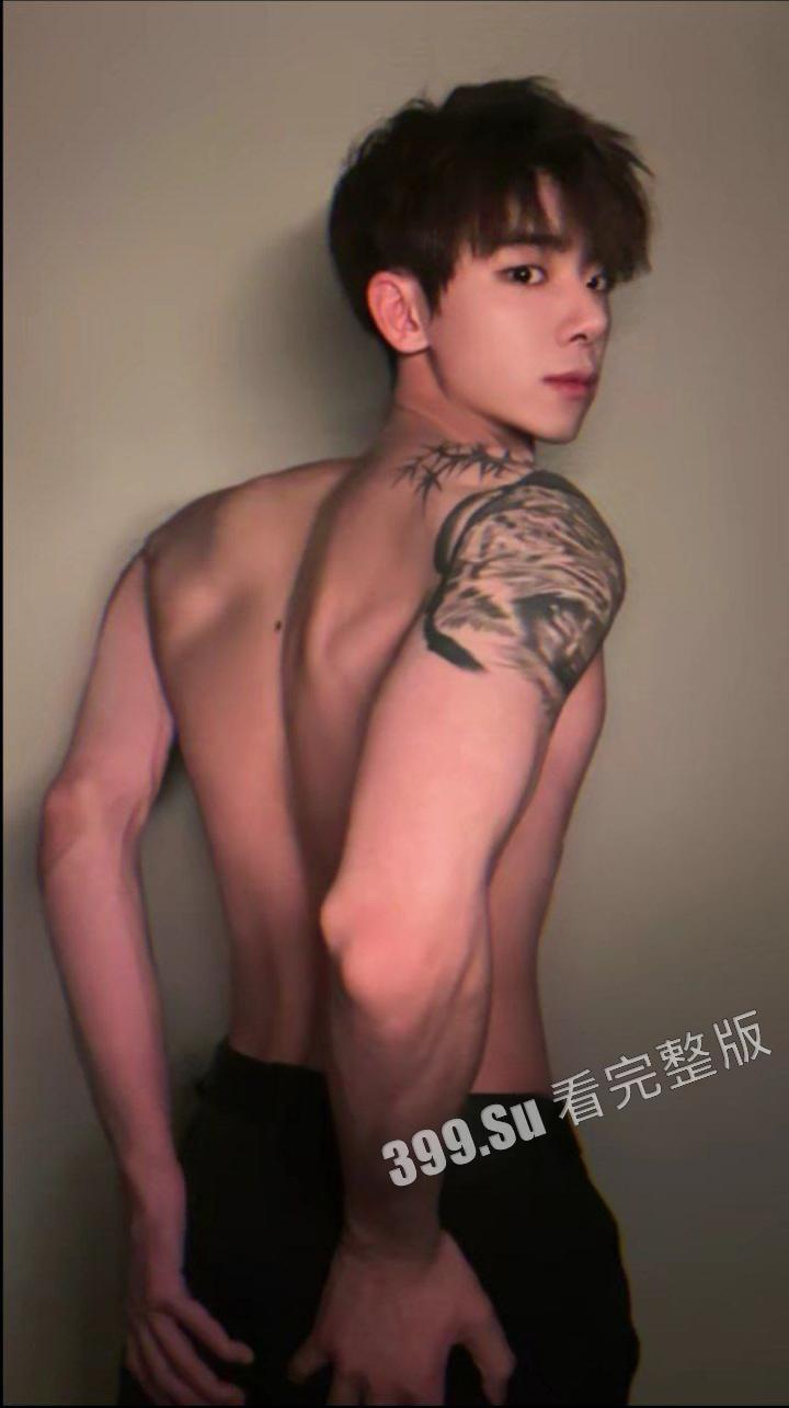 抖音27万粉 #梁裕琛  跟女粉裸聊被录屏泄漏  虽然不守男德  可也太宠粉了吧-5