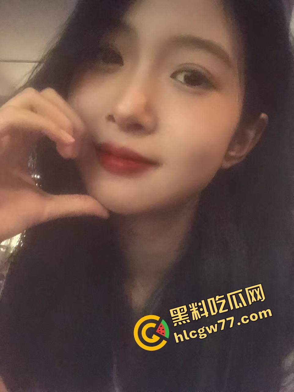 江西南昌瓜友真实投稿，朋友女友的闺蜜天天上我家看电影，我看她脚她让我舔逼，内射口爆全安排！-4