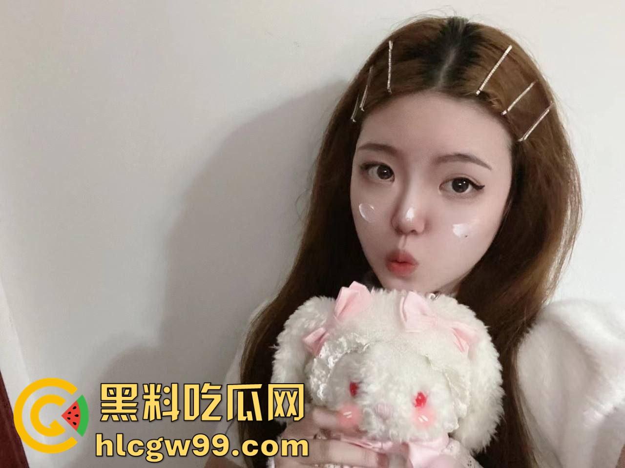 过年约炮杭州女大【孙倩倩】高冷皮囊下藏着欠操样，长毛衣底下啥都没穿，粉嫩骚逼湿成狗，跪着求肏被捅穿！-9