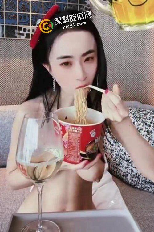 陕西咸阳抖音网红 大表姐真人 东北骚母狗 猛吃精子泡面 猛干精液拌饭 视频外传-8