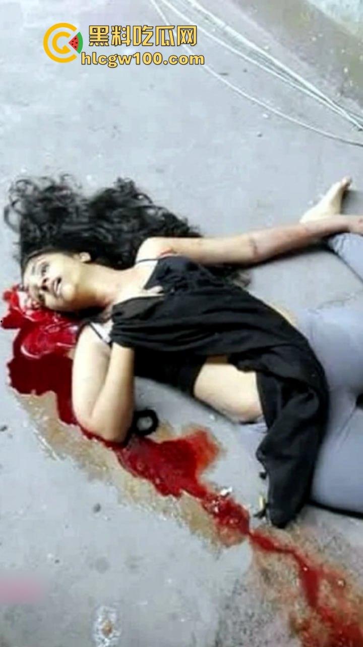 恐怖慎点！花季少女集本献祭 跳楼卧轨头身分离各种血腥自杀场面-15