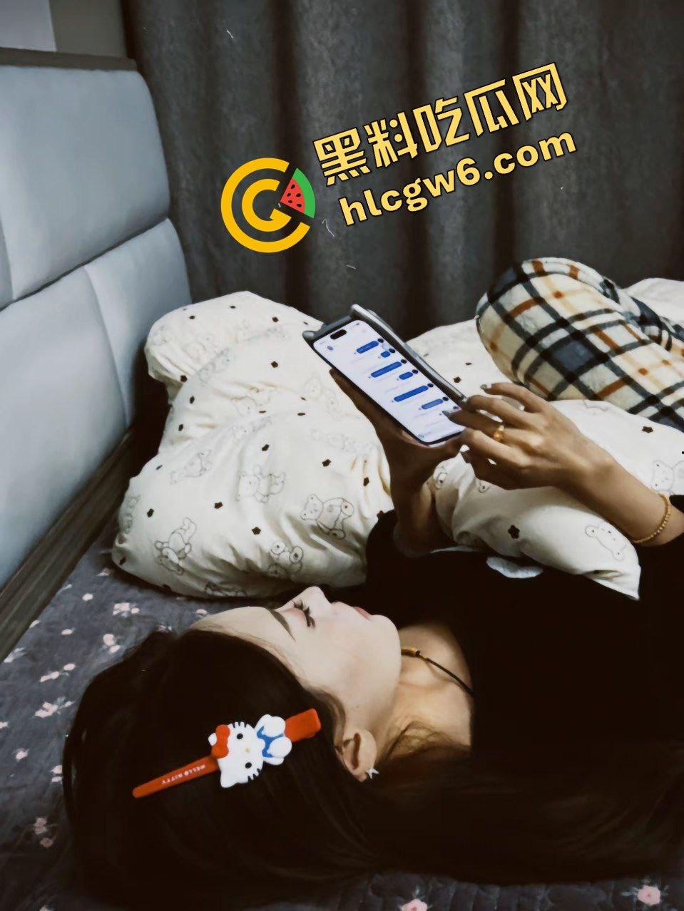 江西贵溪反差婊贱母狗人妻『夏妍熙』偷情老王酒店激情做爱 显眼大雷诱眼猛插骚逼！原创流出！-4