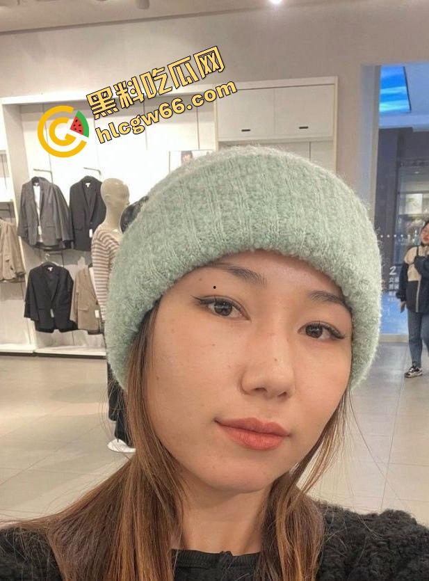 内蒙古科技大学大四学姐【拉布珠】校内公然售卖福利视频又被实锤，强行辟谣自抽嘴巴，脸打得啪啪响！-4