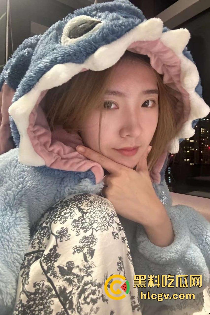 武汉大学极品学生妹【张丽娜】被富二代包养！白嫩翘臀骚劲十足，妥妥的豪门肉便器！-5