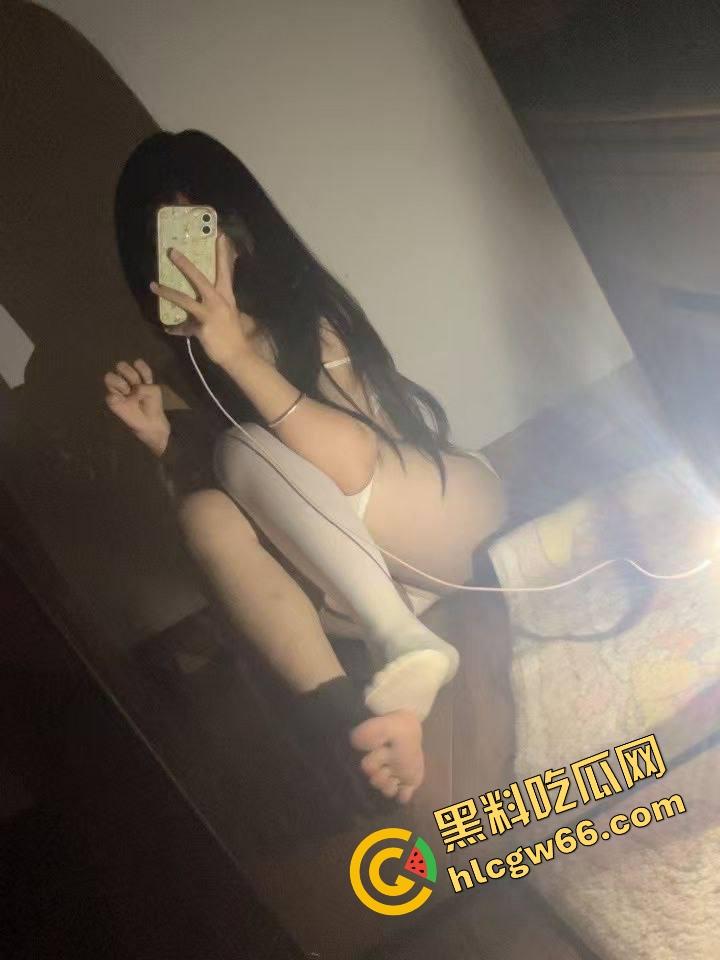 江西赣州翻车妹『李梅』刚毕业几个月就在家扮嫩发骚，双马尾奶子乱抖，小穴湿得都能榨豆浆！-3