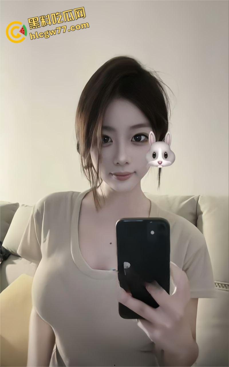 抖音【ibb】火辣写真炸屏！纹身尤物揉胸老头衫，翘臀浪叫骚翻全网！-4