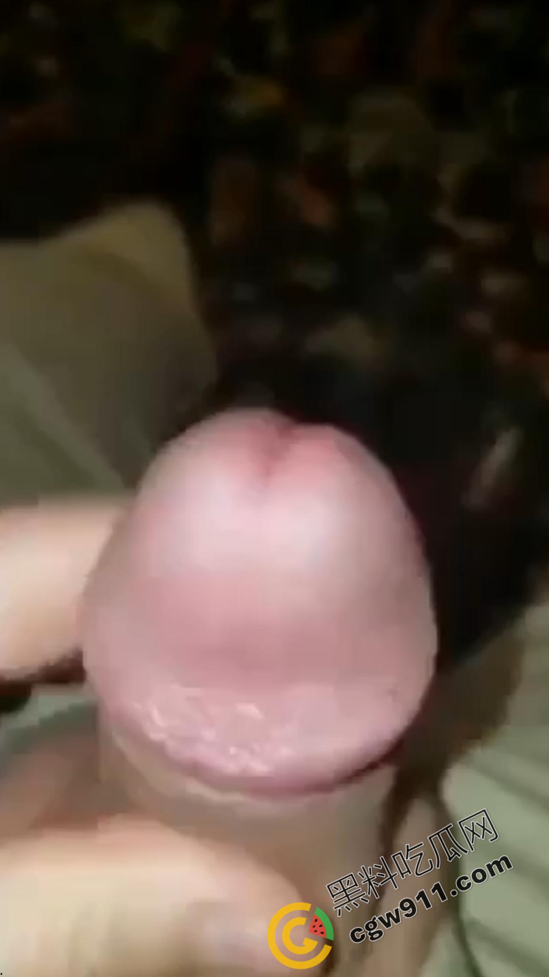 恐怖刺激！活蚂蟥钻入男子大屌的惊悚作死视频，观看者直呼恶心，视觉冲击骇人听闻-6