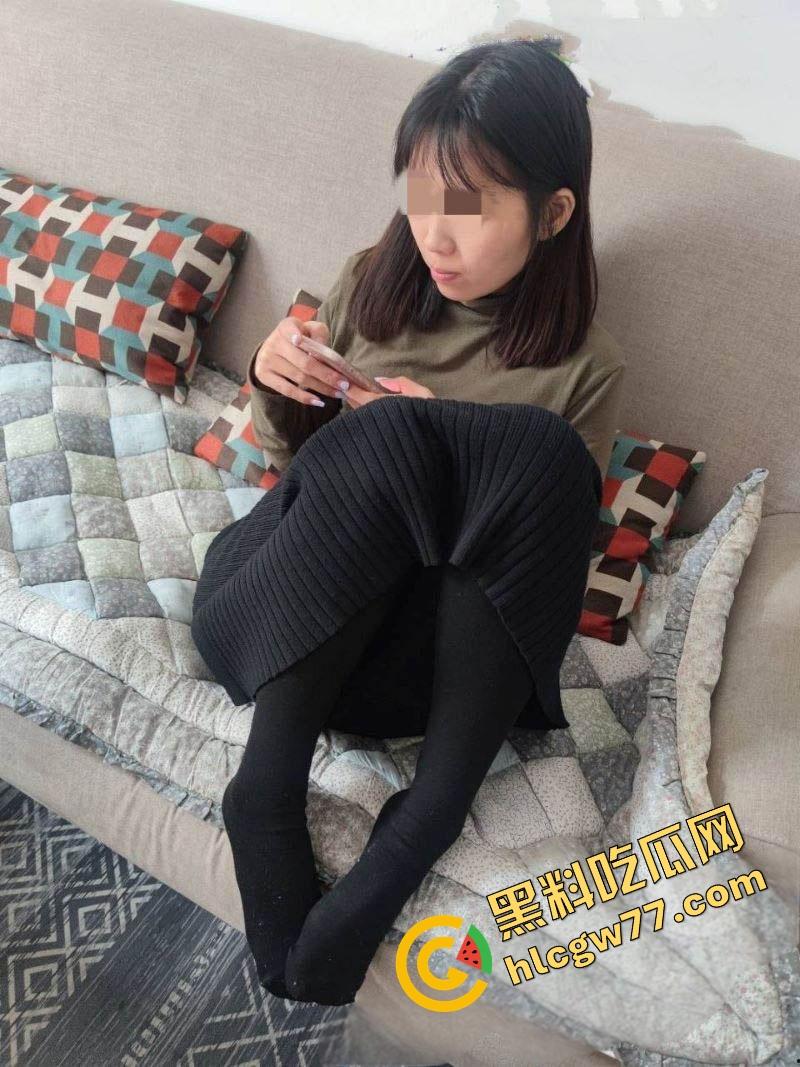 绿帽男爆料自家骚妻，19cm鸡巴酒店房内狂操暴露母狗本性，腿张成M型爽到抽搐！-1