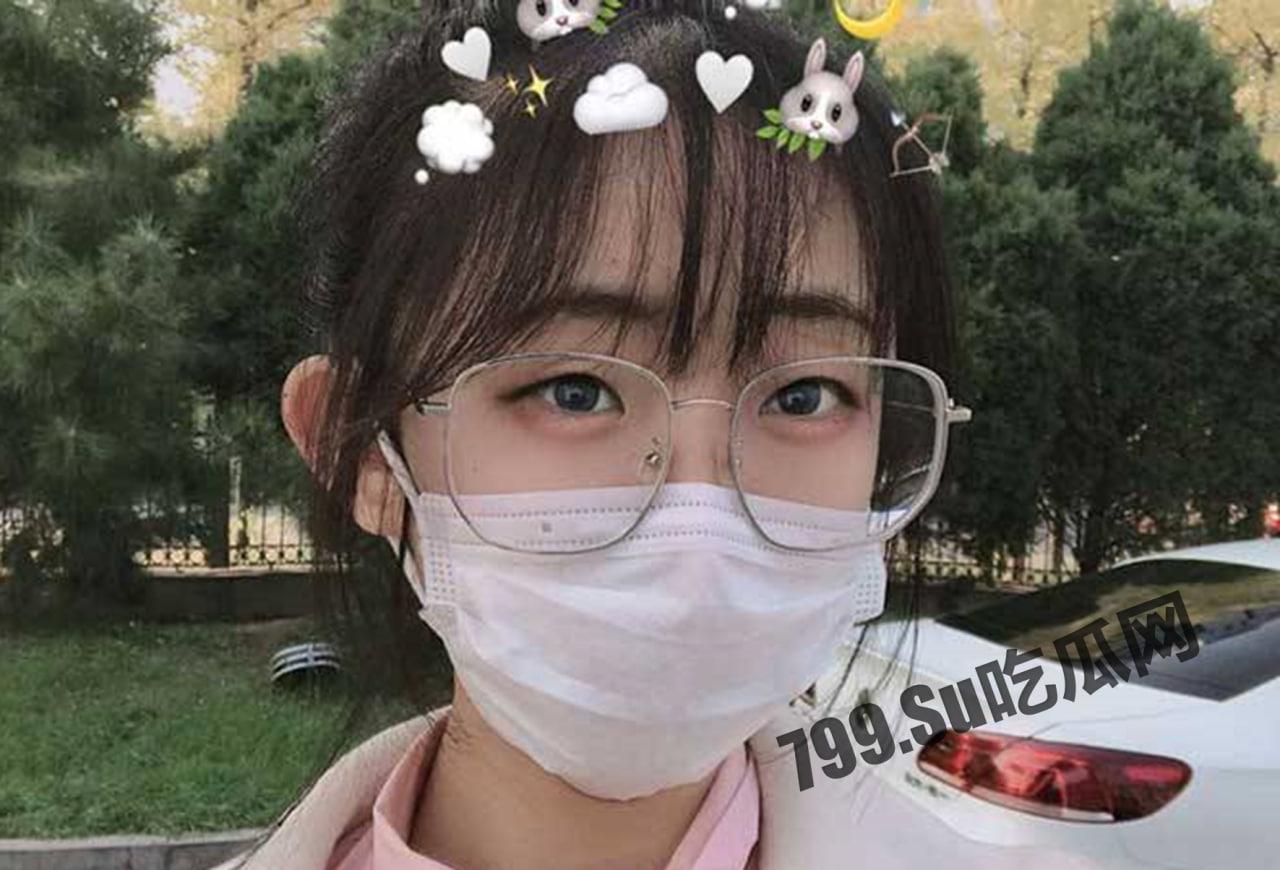 【超精品泄密】 极品学生眼睛娘反差婊 外表乖乖女 没想到吃鸡这么骚 口活爆好 深喉的样子真棒啊-3