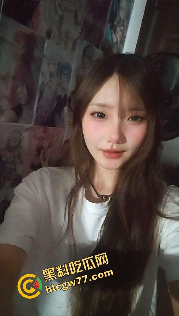 湖北咸宁女大学生『孙甜甜』网恋男友曝光自慰全裸照，投怀送抱给有钱小哥，粉嫩骚穴成免费送货服务！-4